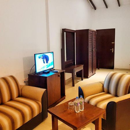 Livinya Holiday Resort Катарагама Екстер'єр фото