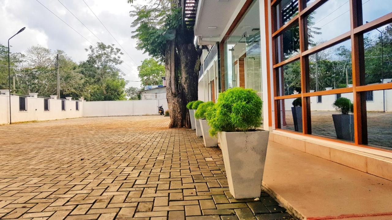 Livinya Holiday Resort Катарагама Екстер'єр фото